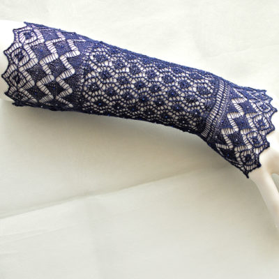 Gabi_Hendrich-Stumpf_Kunststricken_Armstulpe Lace Diamond_1