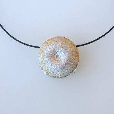 Felizitas-Deffner_Schmuck_Anhänger_Kachel